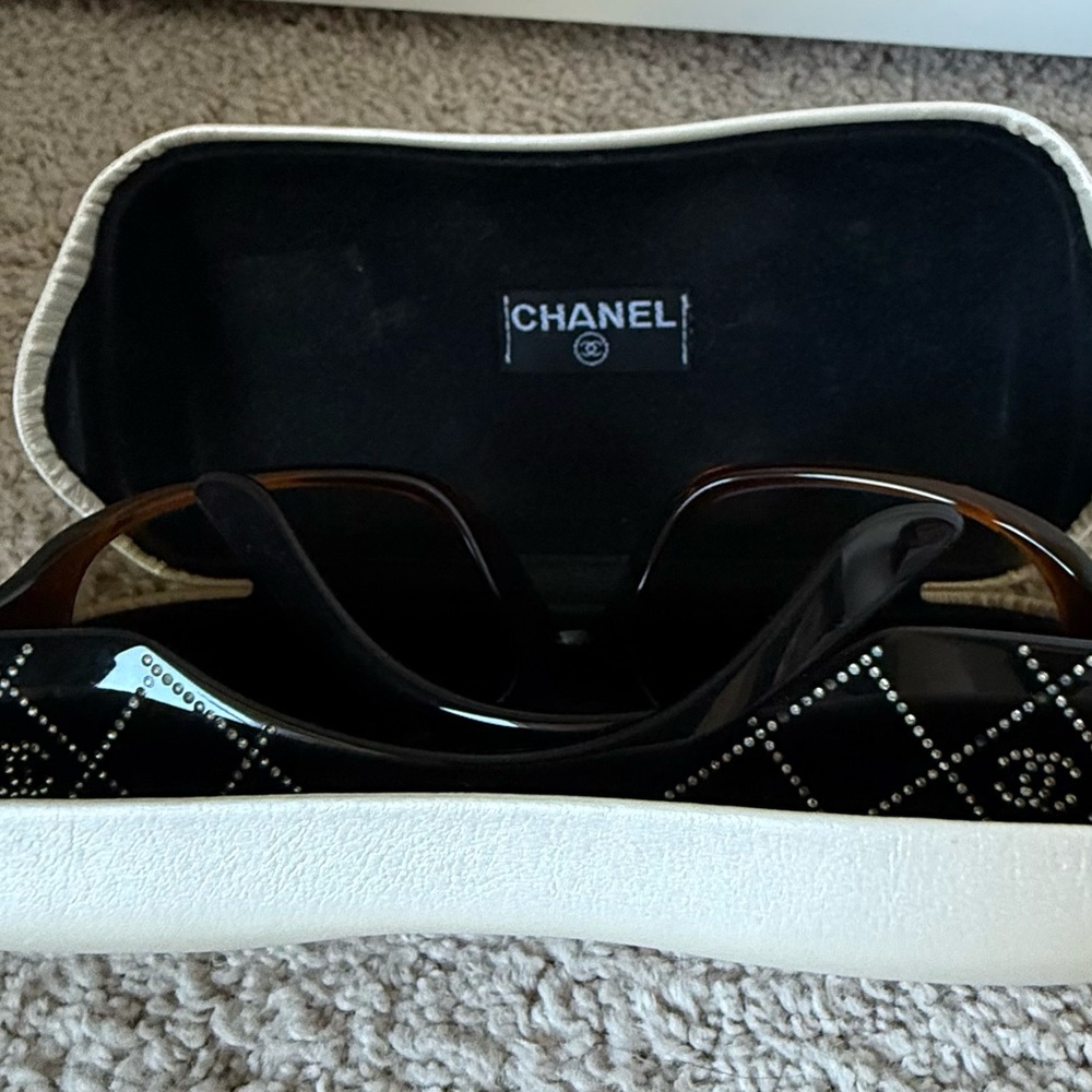 CHANEL Dark Brown Sunglasses (Y2K style) - Picture 15 of 16